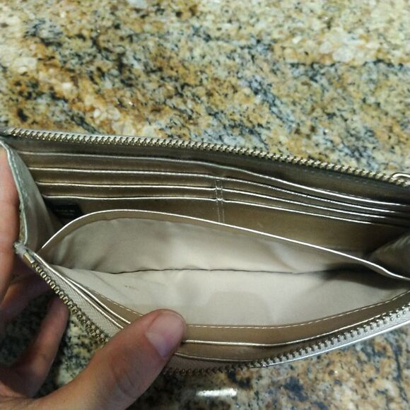 COACH HOLIDAY POPPY SILVER GOLD LMTD LEATHER Wristlet GUC Sm RETIRED - Picture 8 of 12